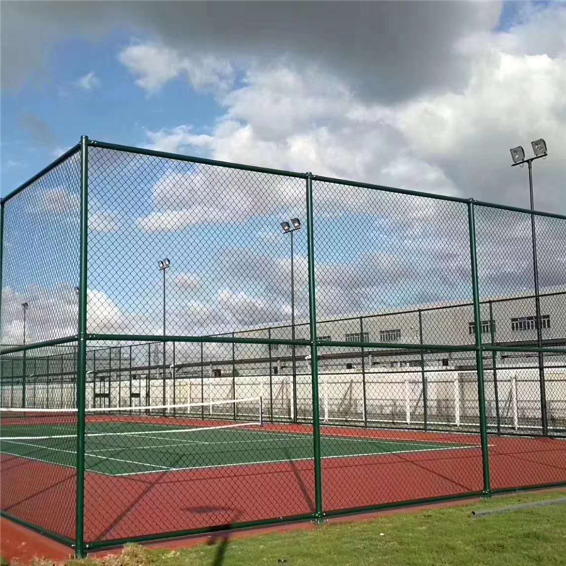 怎么确定球场围栏高度和宽度？